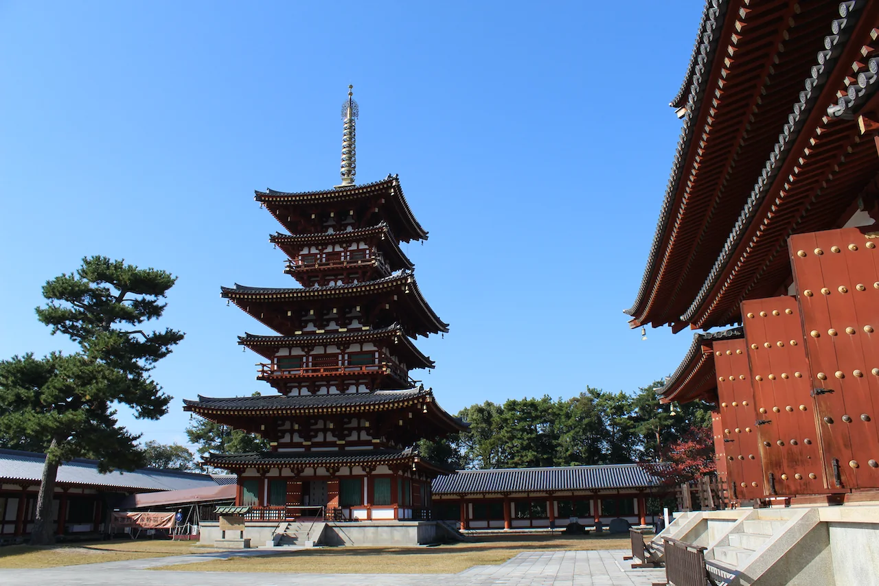 薬師寺の境内
