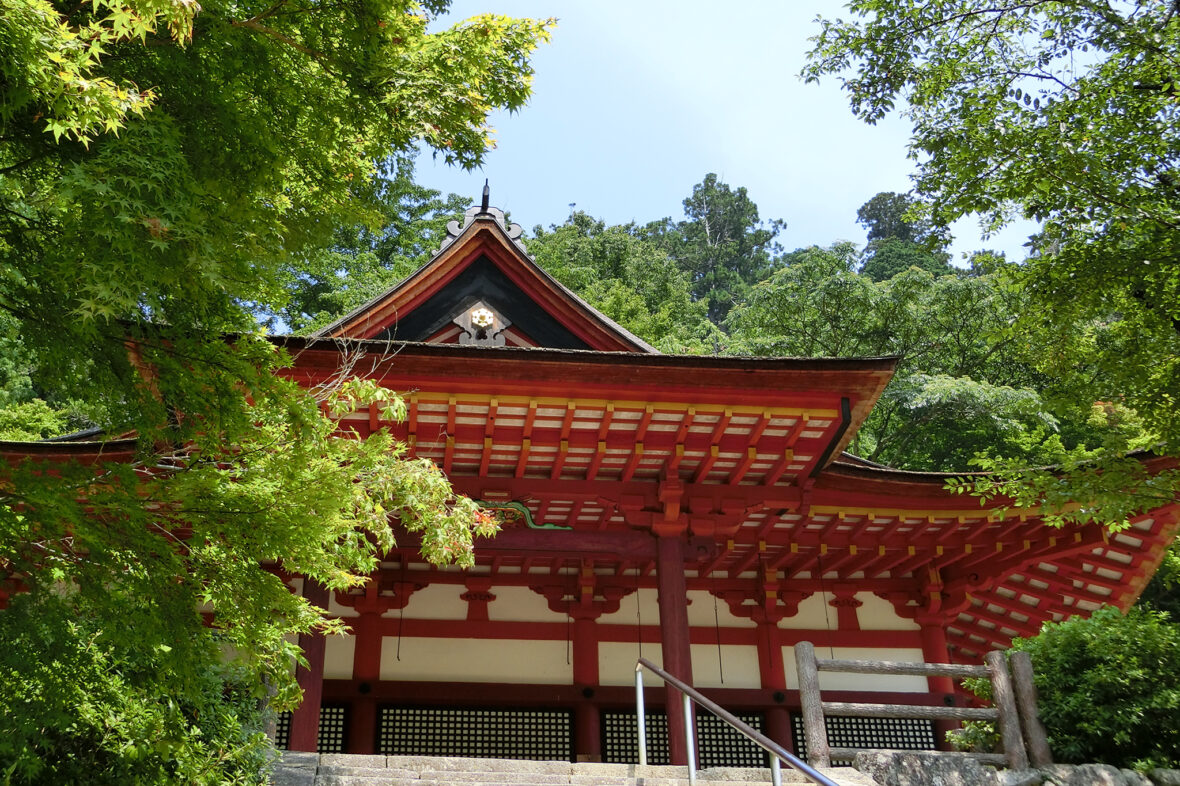 権殿